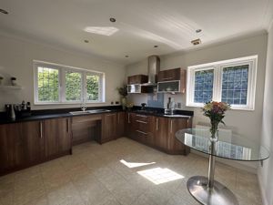 kitchen- click for photo gallery